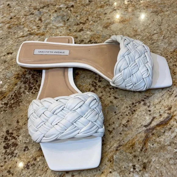 SAKS FIFTH AVENUE WHITE BASKET WEAVE SANDELS SIZE 8.5 - Picture 2 of 7